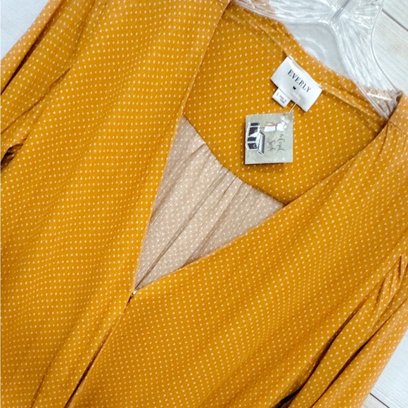 NWT Everly mustard faux wrap top ❤️ - Picture 3 of 8